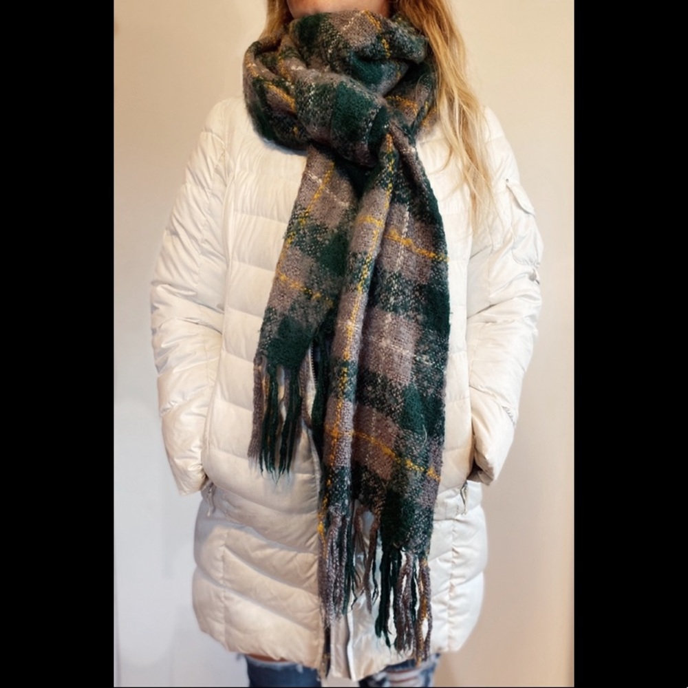 🪐URBAN OUTFITTERS x BDG plaid scarf